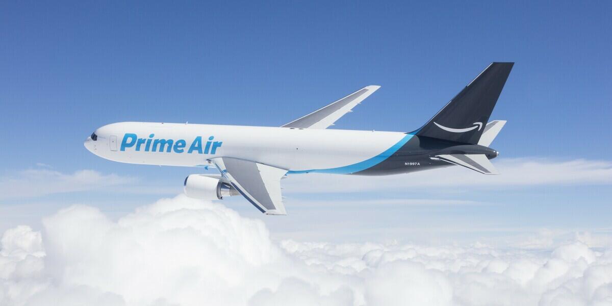 photo-1643083348068-f81ae31d055a?crop=entropy&cs=tinysrgb&fit=max&fm=jpg&ixid=Mnw5NTE4fDB8MXxzZWFyY2h8MjN8fGFtYXpvbiUyMGJ1aWxkaW5nfGVufDB8fDF8fDE2NDY4NTA5MzQ&ixlib=rb-1.2.1&q=80&w=1080